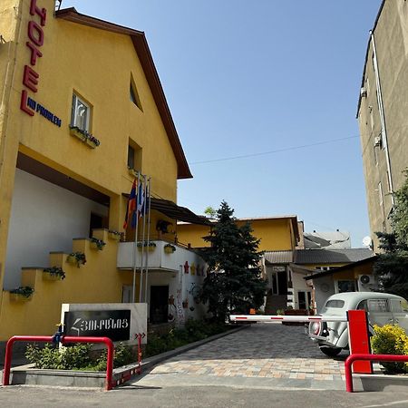 Hotel No Problem Erivan Exterior foto