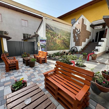 Hotel No Problem Erivan Exterior foto