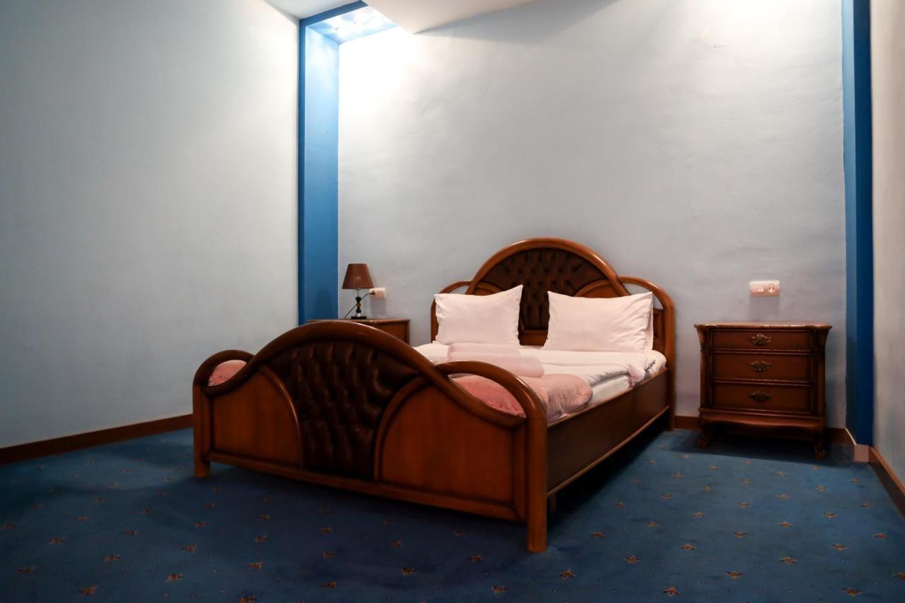 Hotel No Problem Erivan Exterior foto