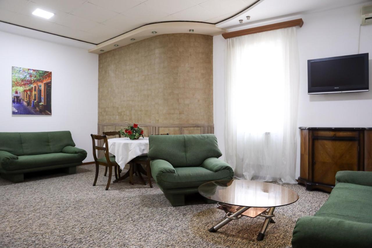 Hotel No Problem Erivan Exterior foto