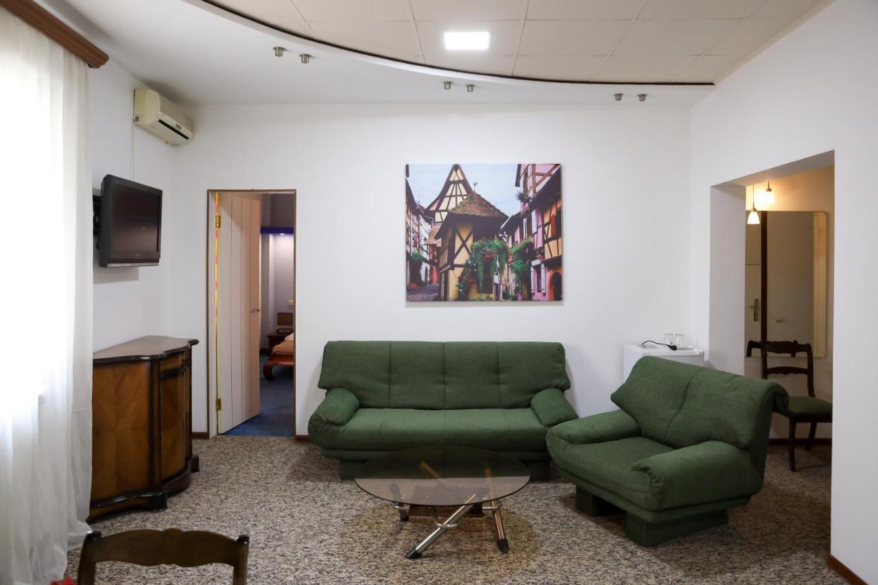 Hotel No Problem Erivan Exterior foto