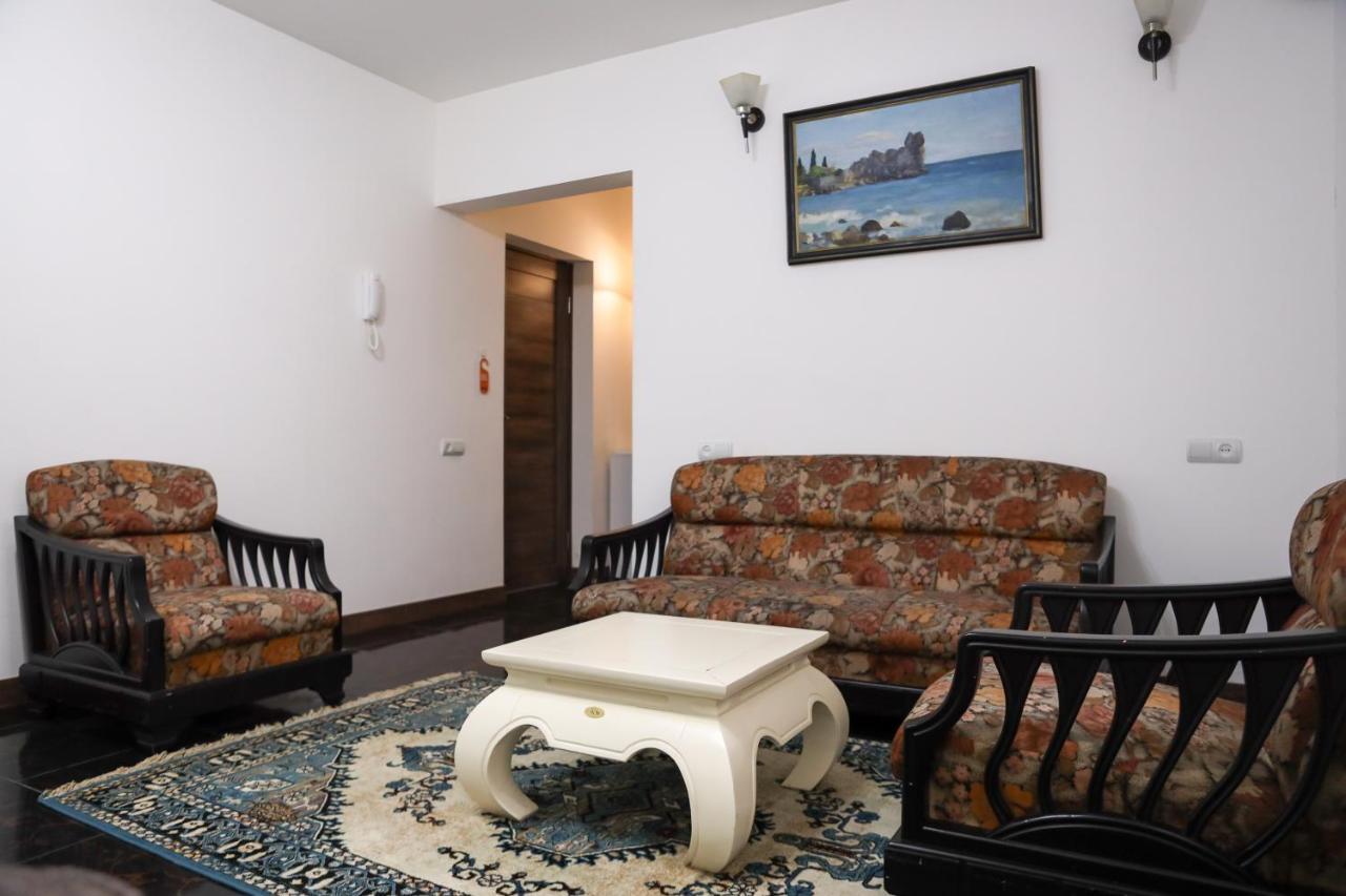 Hotel No Problem Erivan Exterior foto