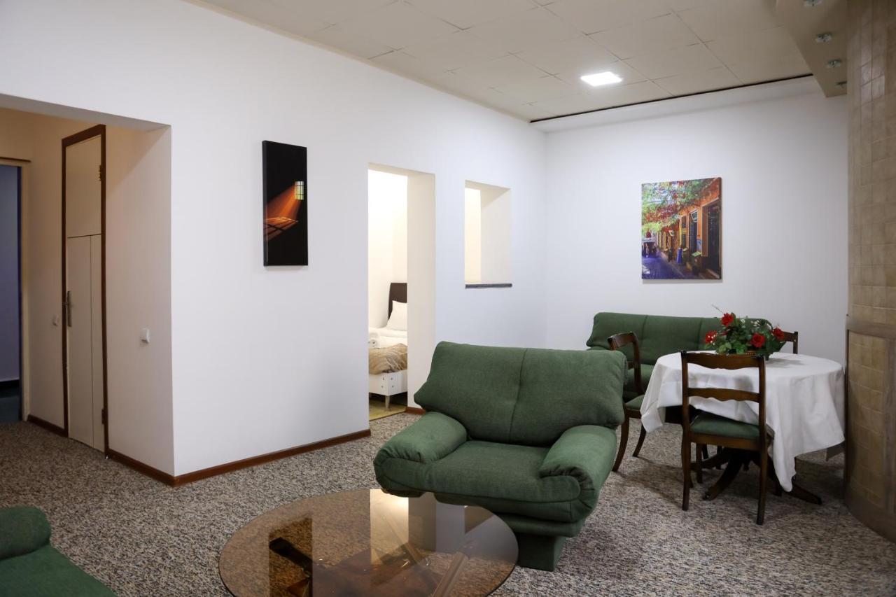 Hotel No Problem Erivan Exterior foto