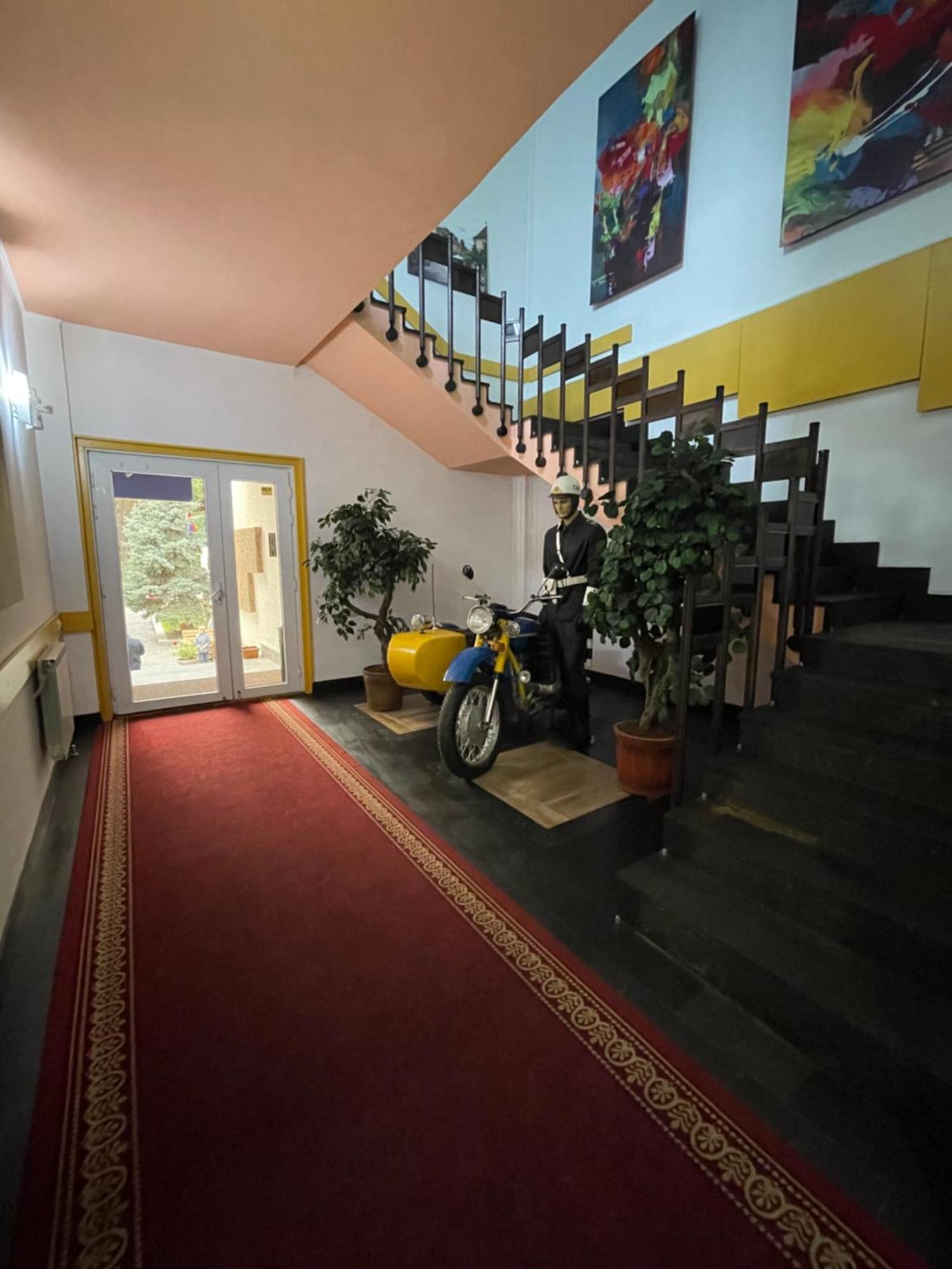 Hotel No Problem Erivan Exterior foto