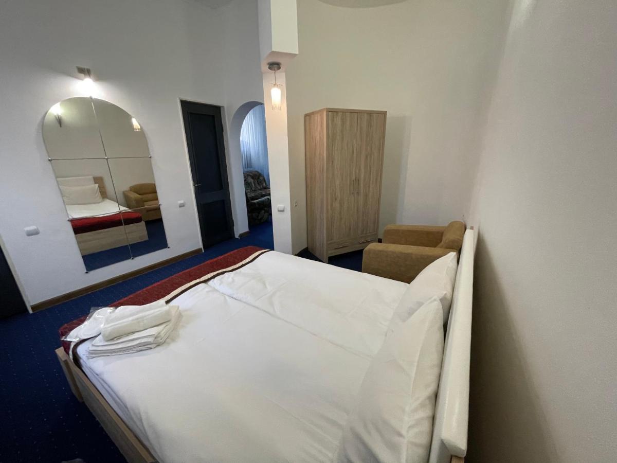 Hotel No Problem Erivan Exterior foto