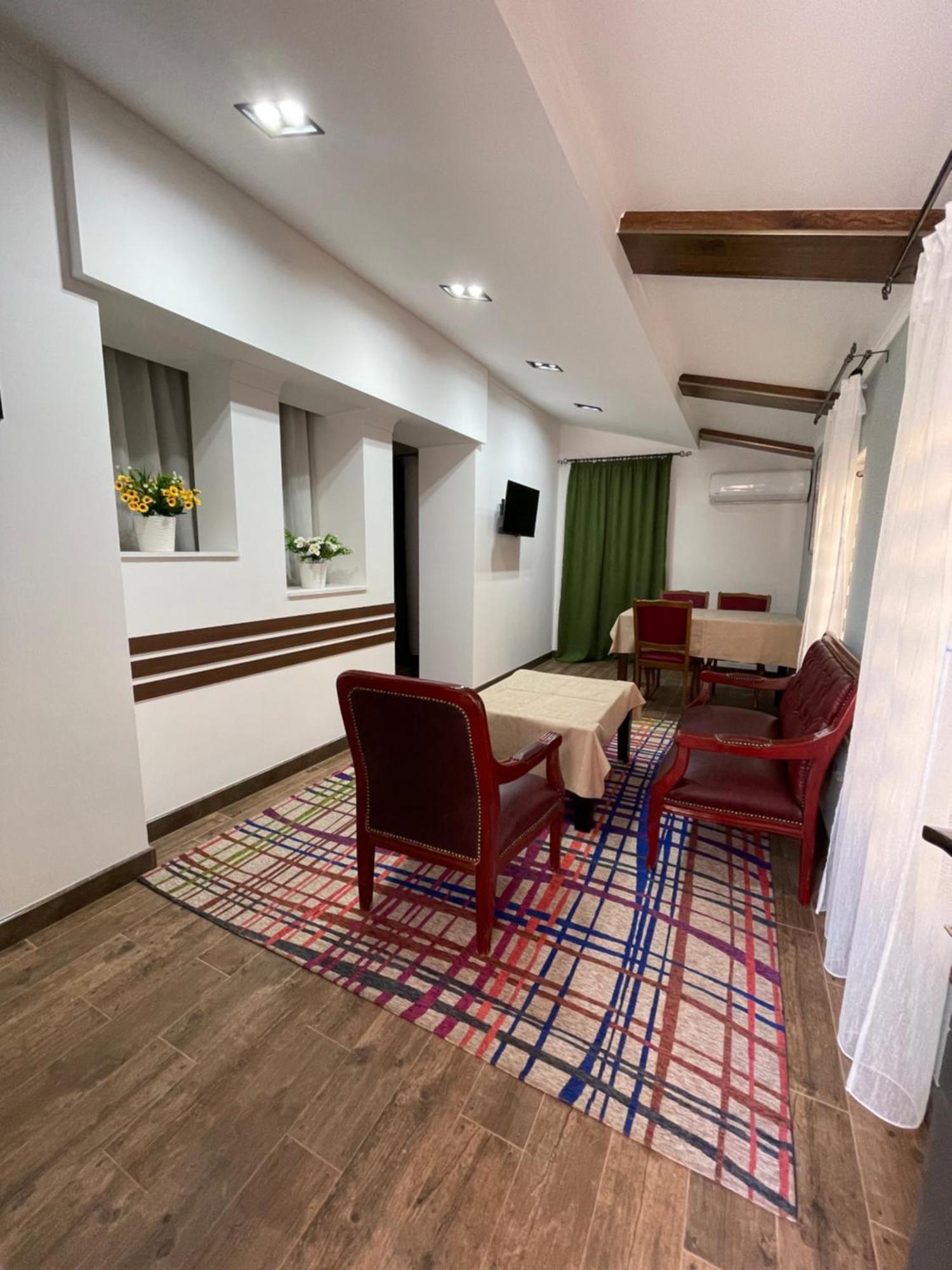 Hotel No Problem Erivan Exterior foto