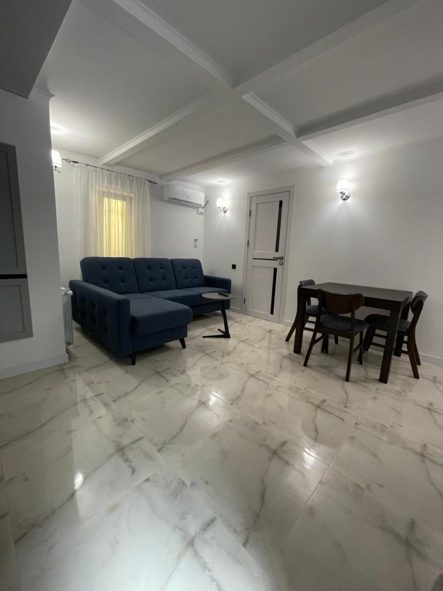 Hotel No Problem Erivan Exterior foto
