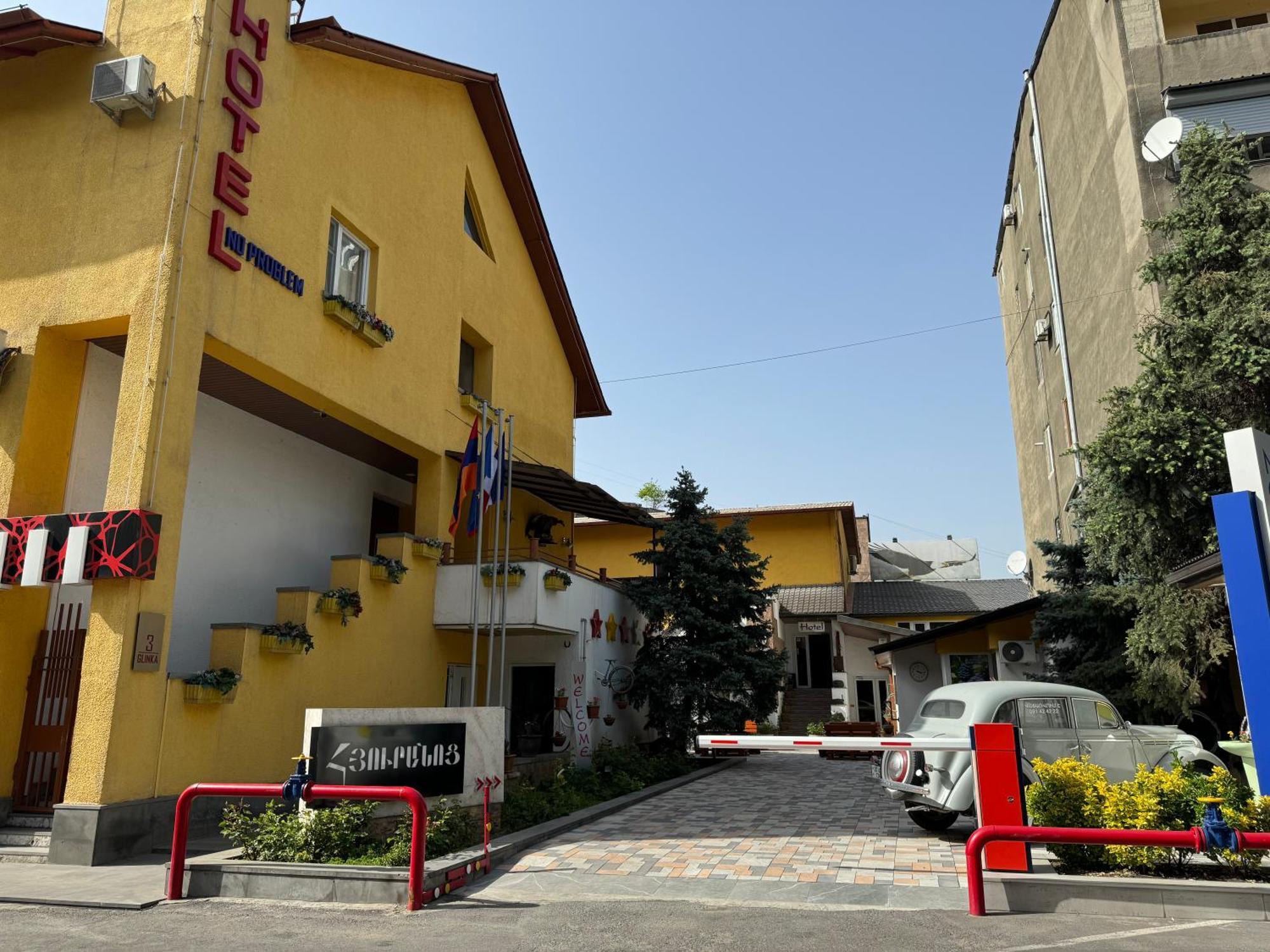 Hotel No Problem Erivan Exterior foto