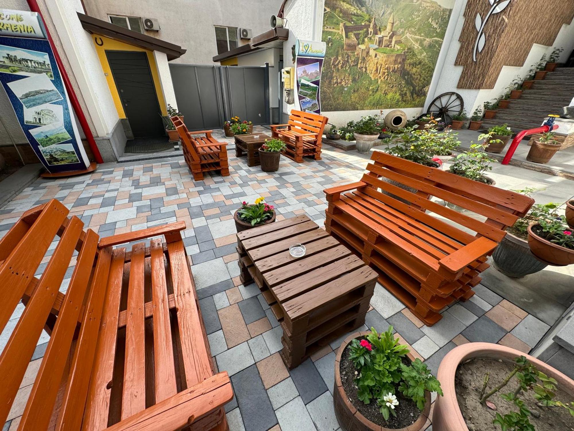 Hotel No Problem Erivan Exterior foto