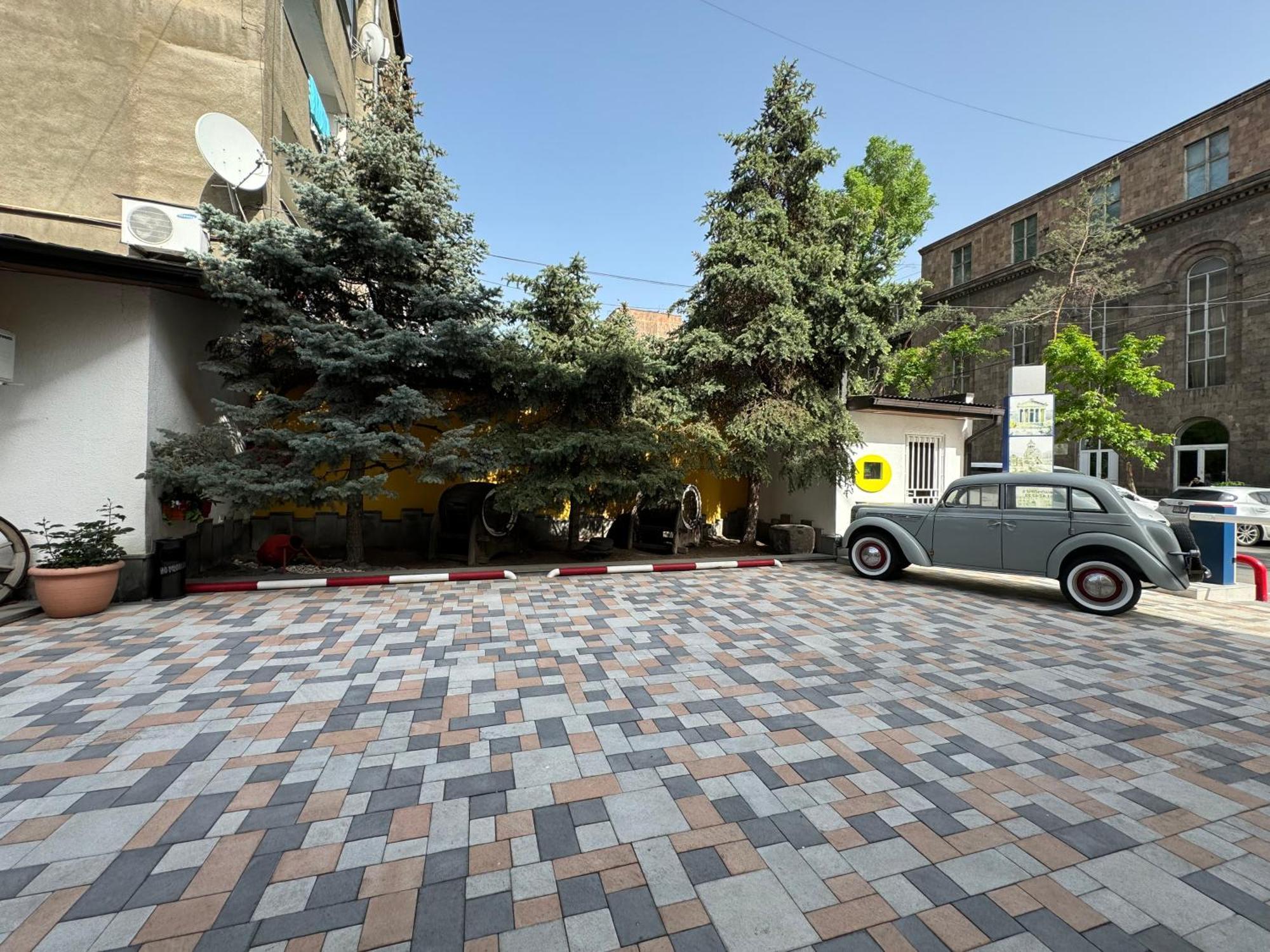 Hotel No Problem Erivan Exterior foto