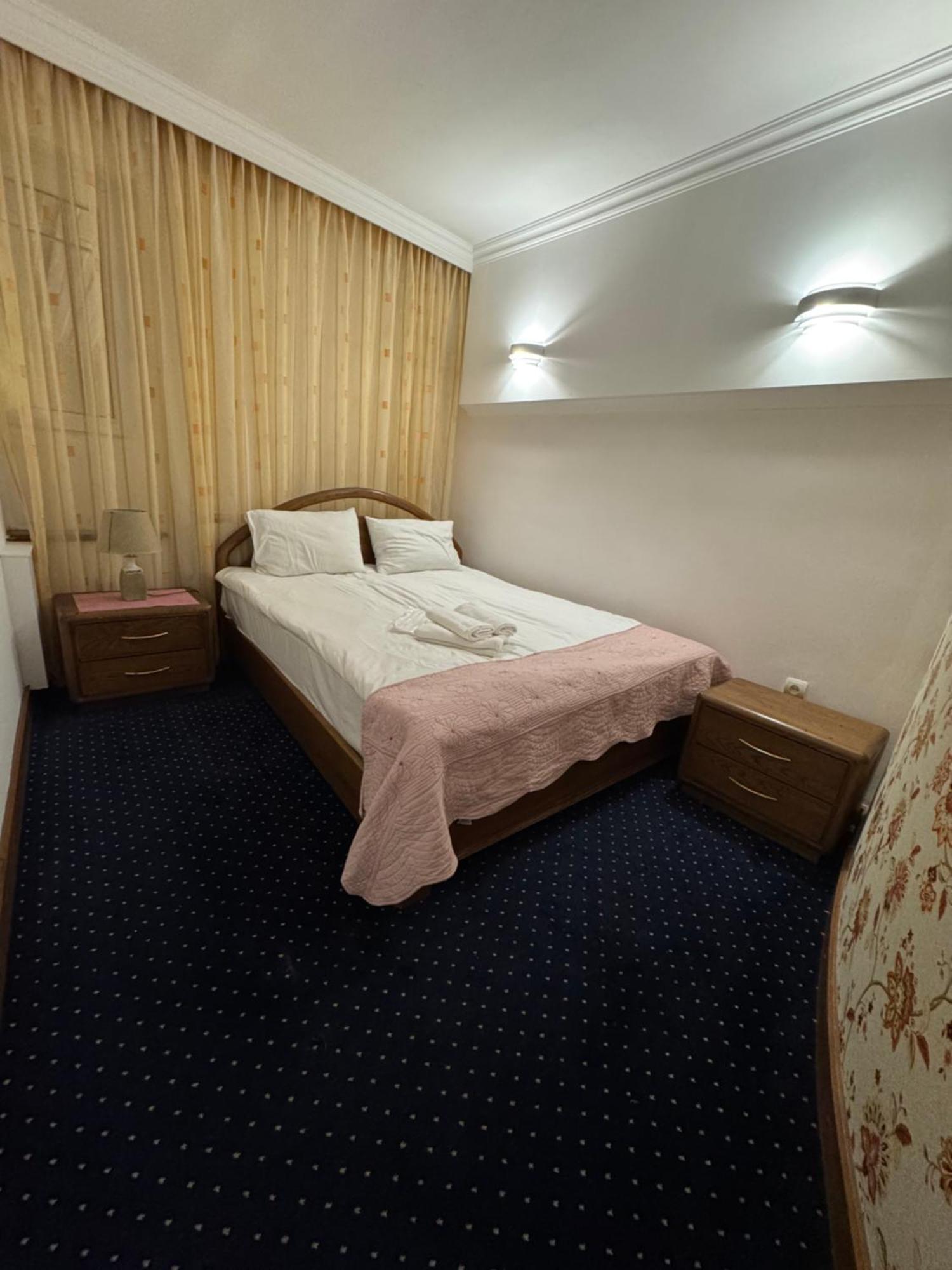 Hotel No Problem Erivan Exterior foto