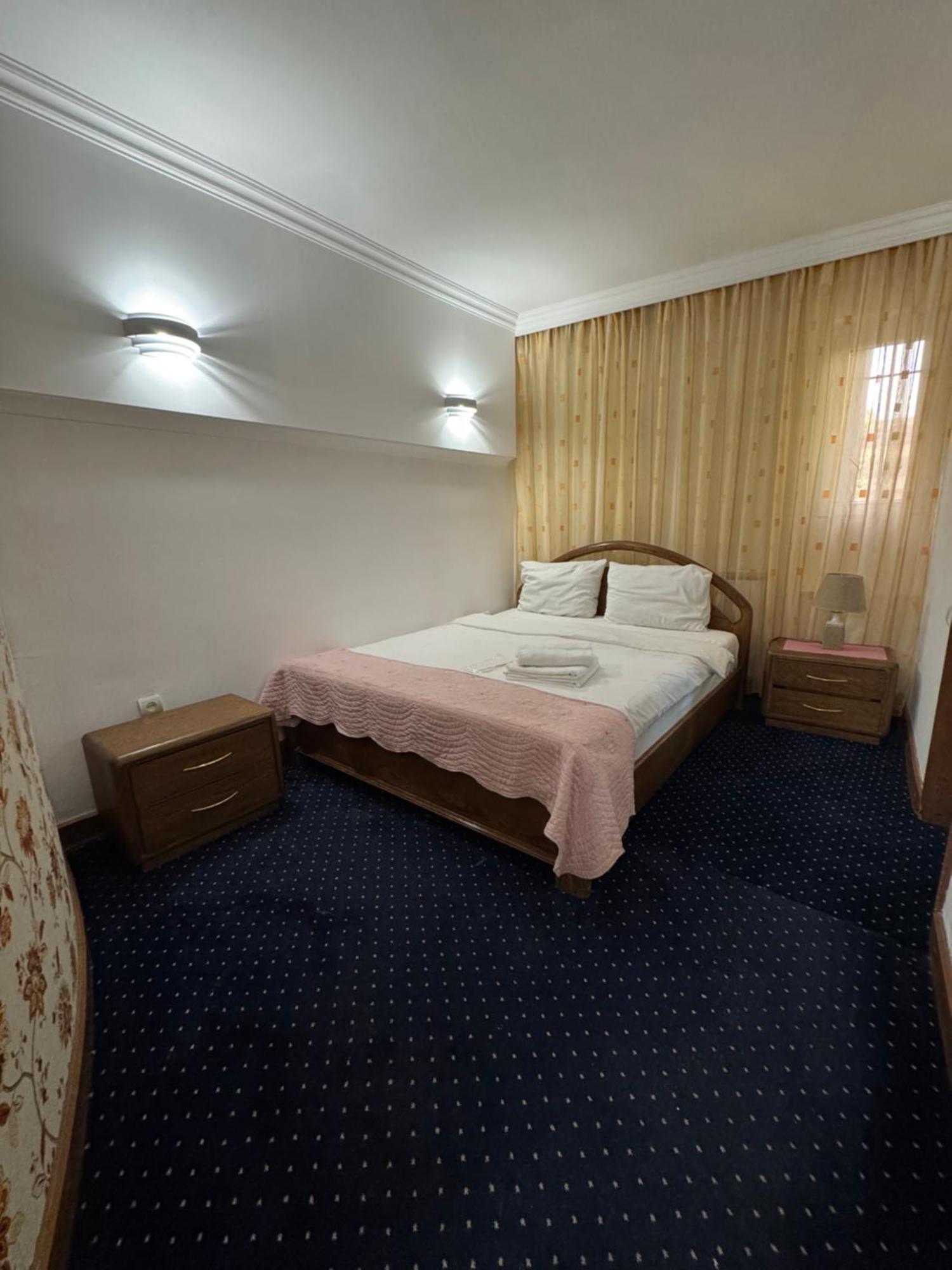 Hotel No Problem Erivan Exterior foto