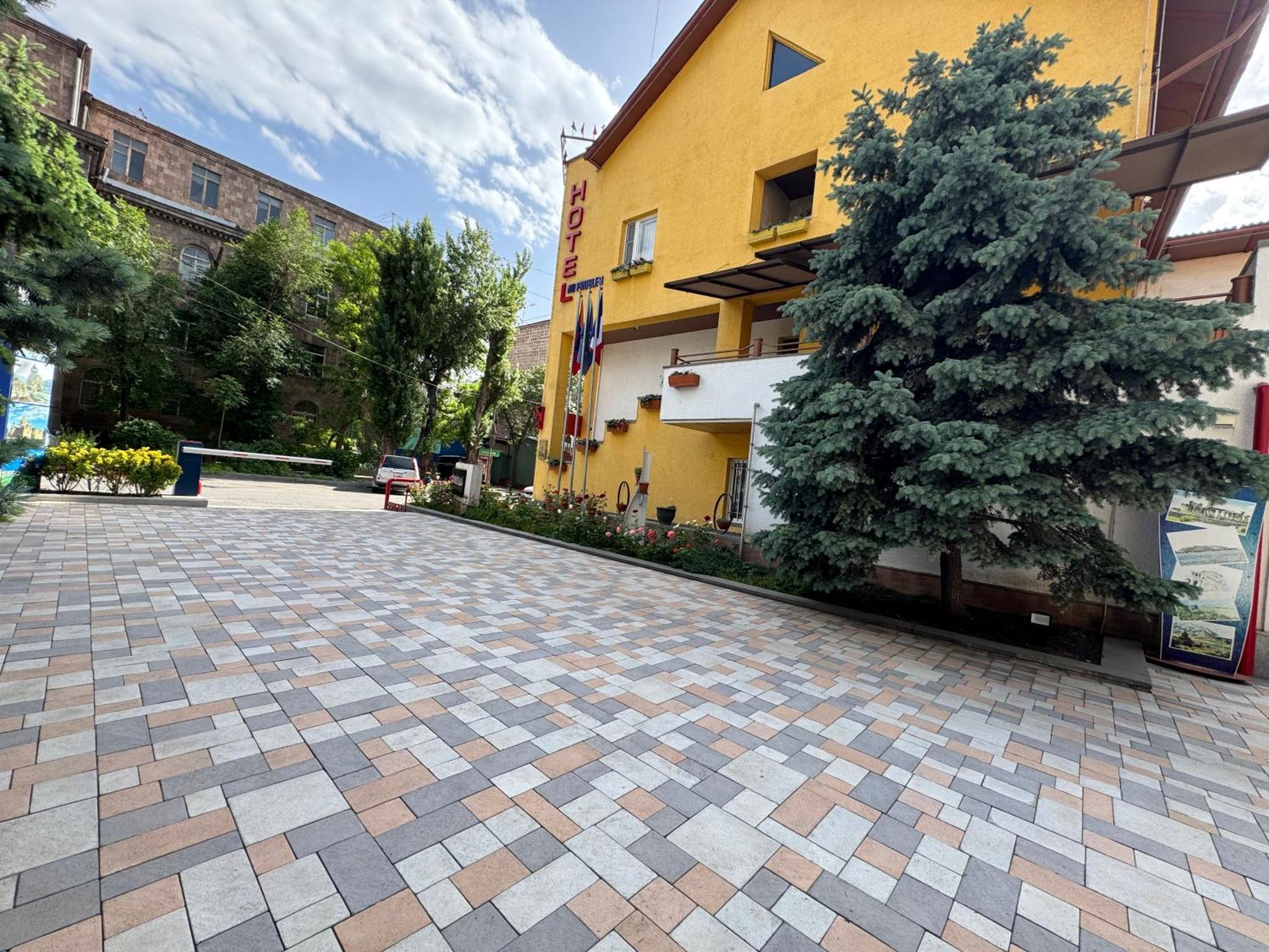 Hotel No Problem Erivan Exterior foto